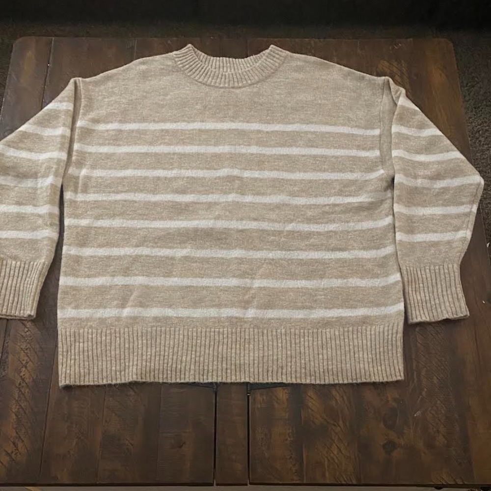 Cute Tan and white sweater